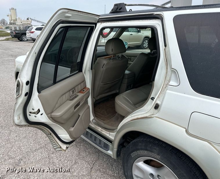 image for item DS2293 2001 Infinity QX4  SUV