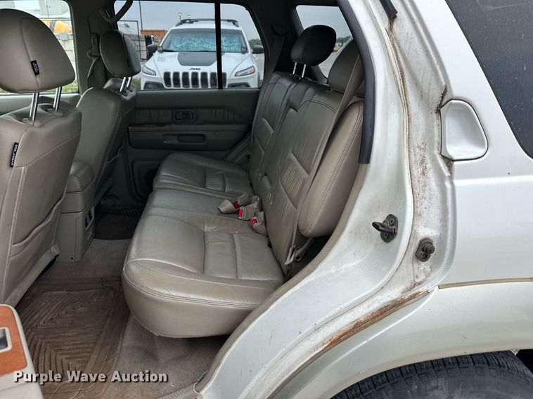 image for item DS2293 2001 Infinity QX4  SUV