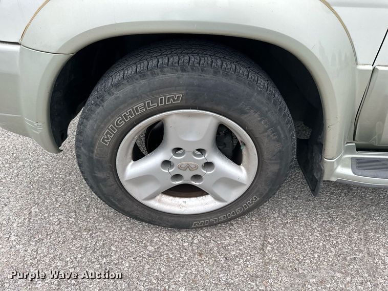 image for item DS2293 2001 Infinity QX4  SUV