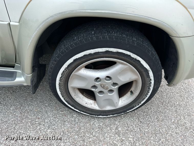 image for item DS2293 2001 Infinity QX4  SUV