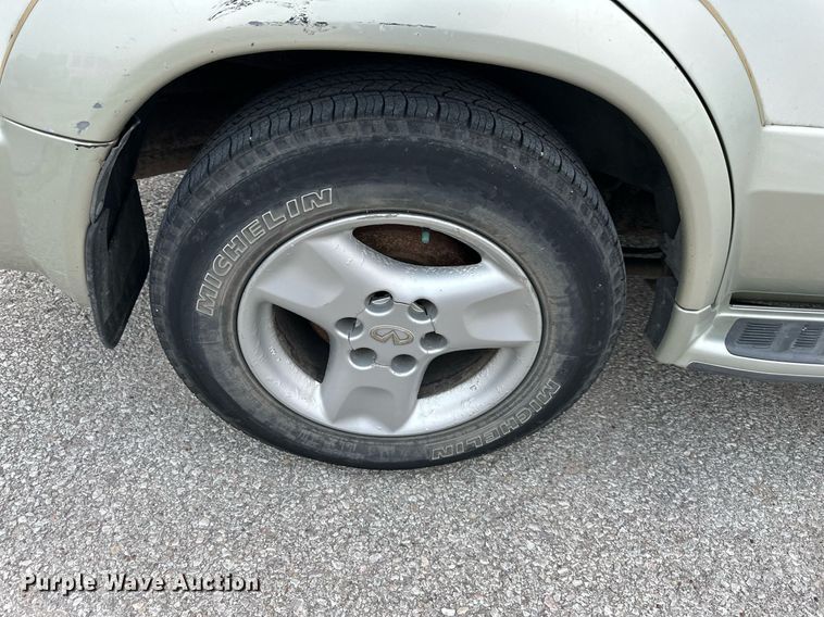 image for item DS2293 2001 Infinity QX4  SUV