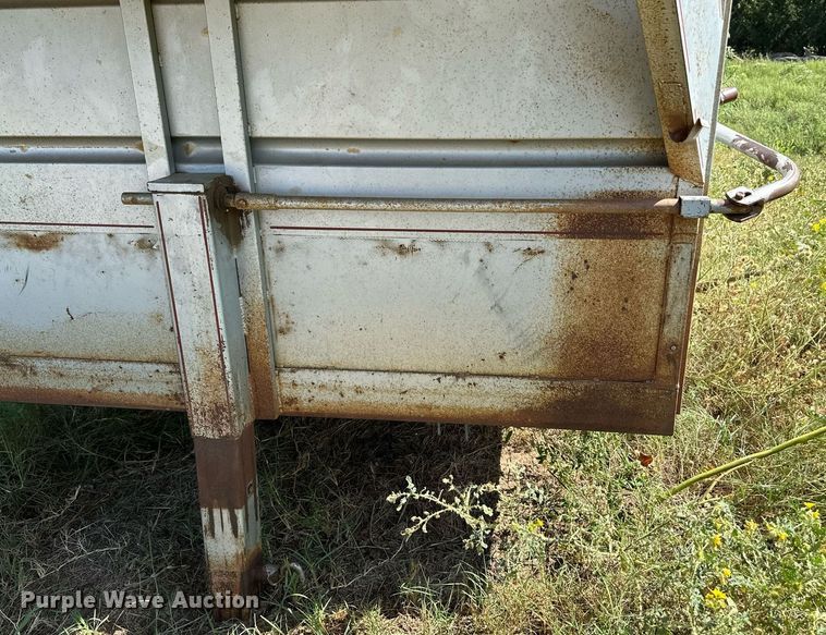 image for item DS7141 1988 Travalong  livestock trailer