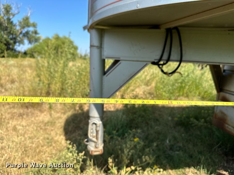 image for item DS7141 1988 Travalong  livestock trailer