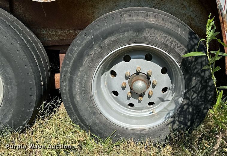 image for item DS7141 1988 Travalong  livestock trailer