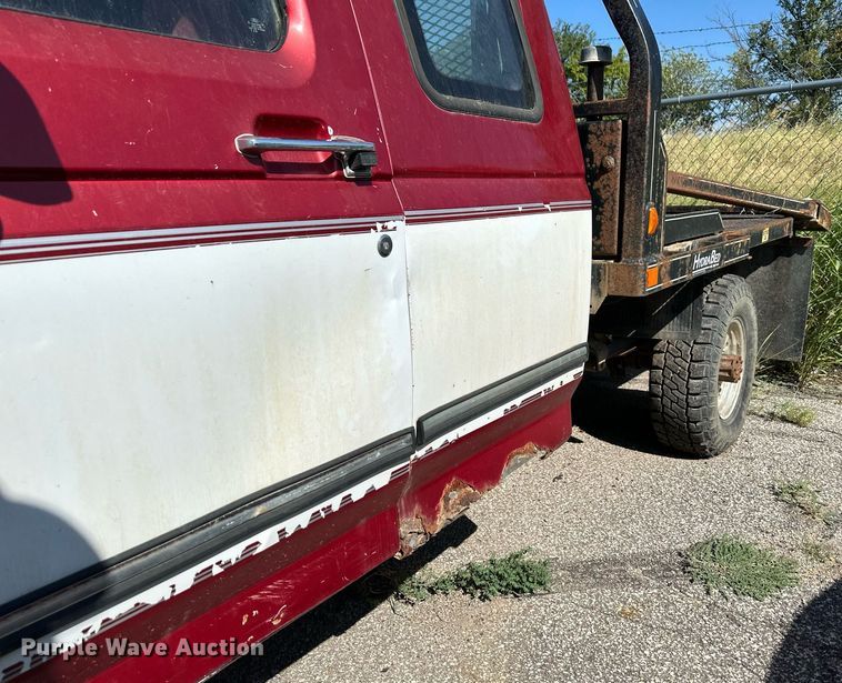 image for item DS7156 1997 Ford F250 HD SuperCab bale bed pickup truck