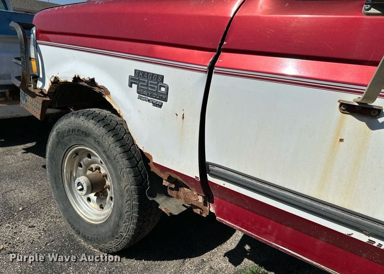 image for item DS7156 1997 Ford F250 HD SuperCab bale bed pickup truck