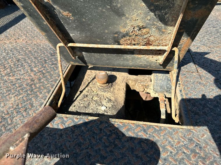 image for item DS7156 1997 Ford F250 HD SuperCab bale bed pickup truck