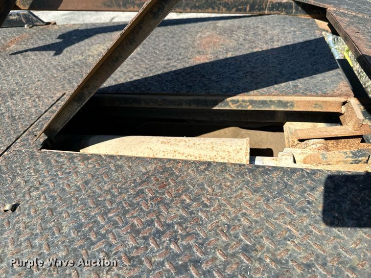 image for item DS7156 1997 Ford F250 HD SuperCab bale bed pickup truck