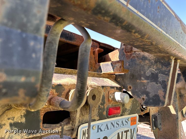 image for item DS7156 1997 Ford F250 HD SuperCab bale bed pickup truck