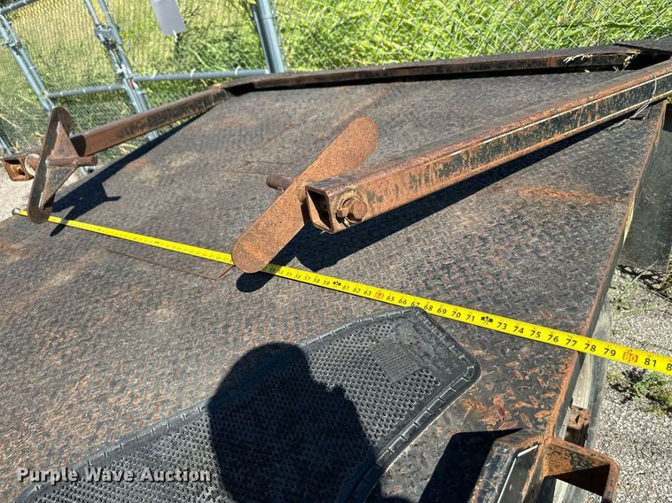 image for item DS7156 1997 Ford F250 HD SuperCab bale bed pickup truck