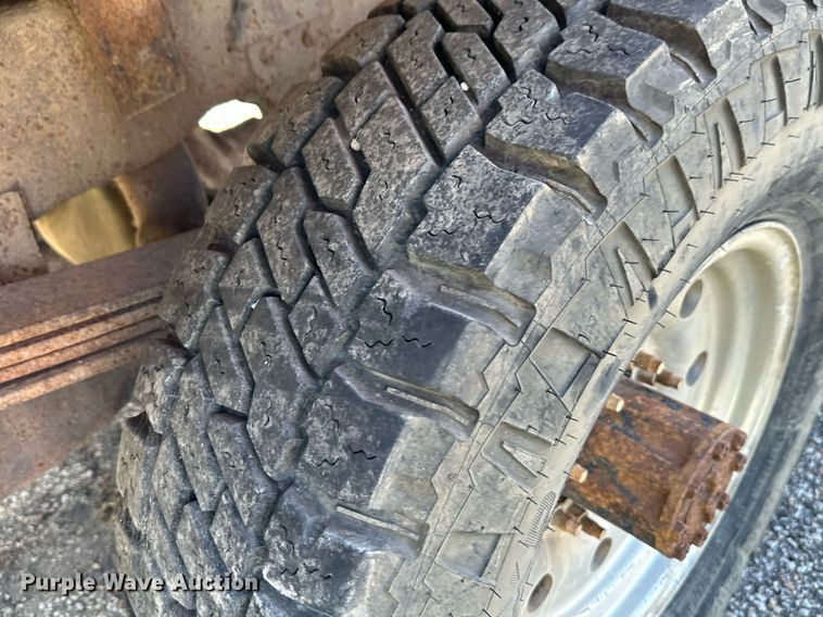 image for item DS7156 1997 Ford F250 HD SuperCab bale bed pickup truck