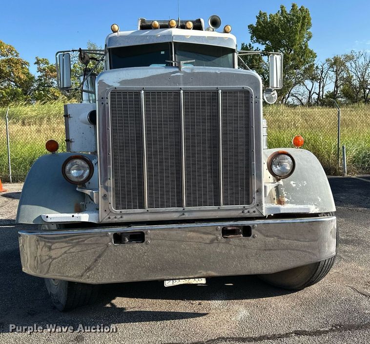 image for item DS7164 1973 Peterbilt 359ST semi truck