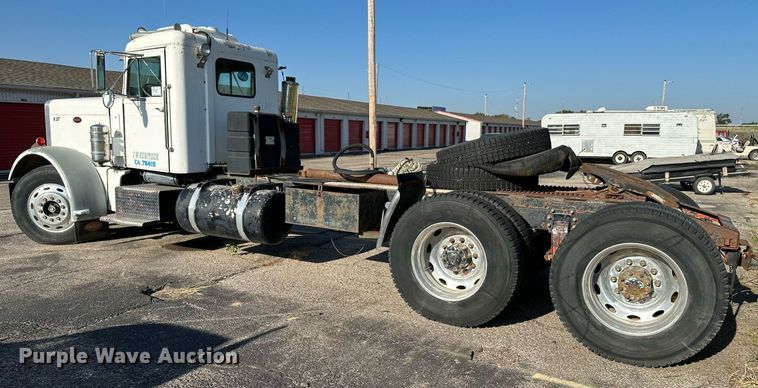 image for item DS7164 1973 Peterbilt 359ST semi truck