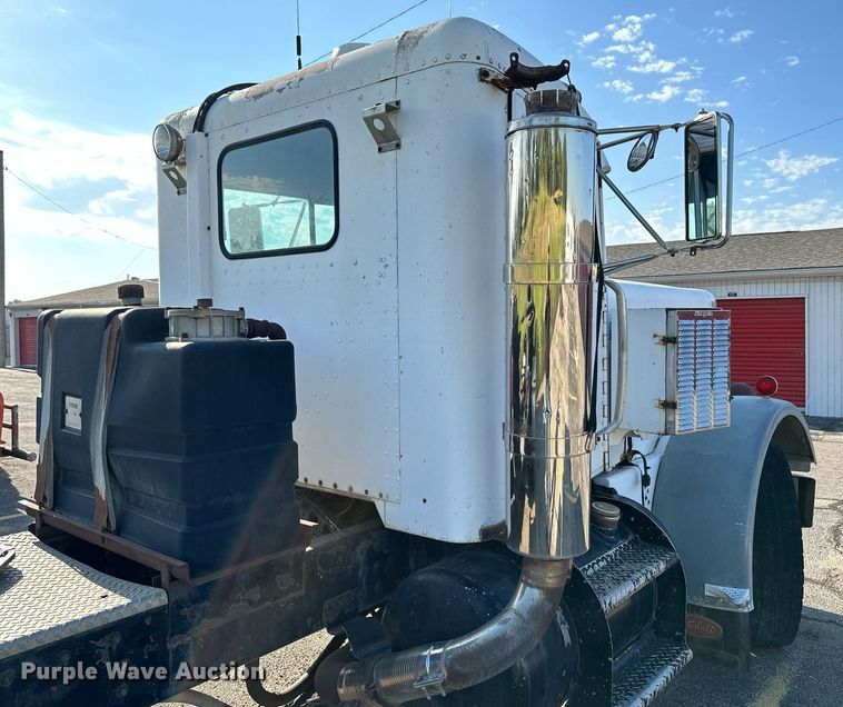 image for item DS7164 1973 Peterbilt 359ST semi truck