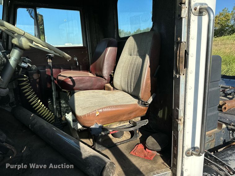 image for item DS7164 1973 Peterbilt 359ST semi truck