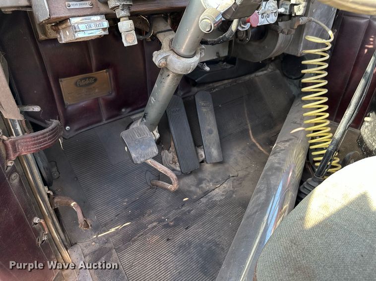 image for item DS7164 1973 Peterbilt 359ST semi truck