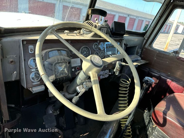 image for item DS7164 1973 Peterbilt 359ST semi truck