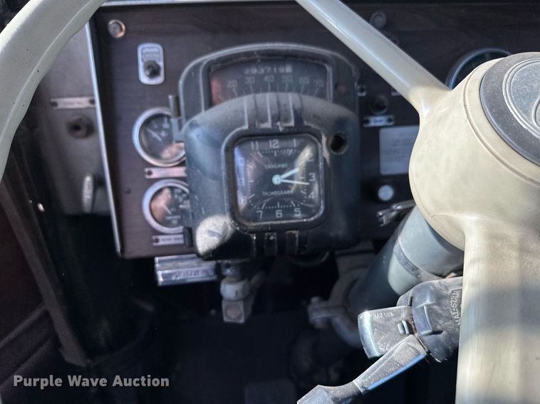 image for item DS7164 1973 Peterbilt 359ST semi truck