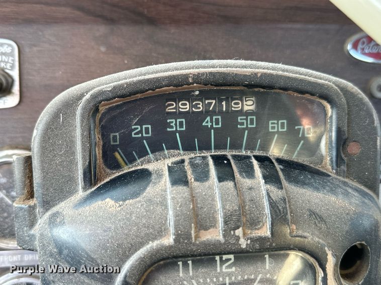 image for item DS7164 1973 Peterbilt 359ST semi truck