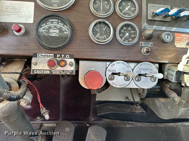 image for item DS7164 1973 Peterbilt 359ST semi truck