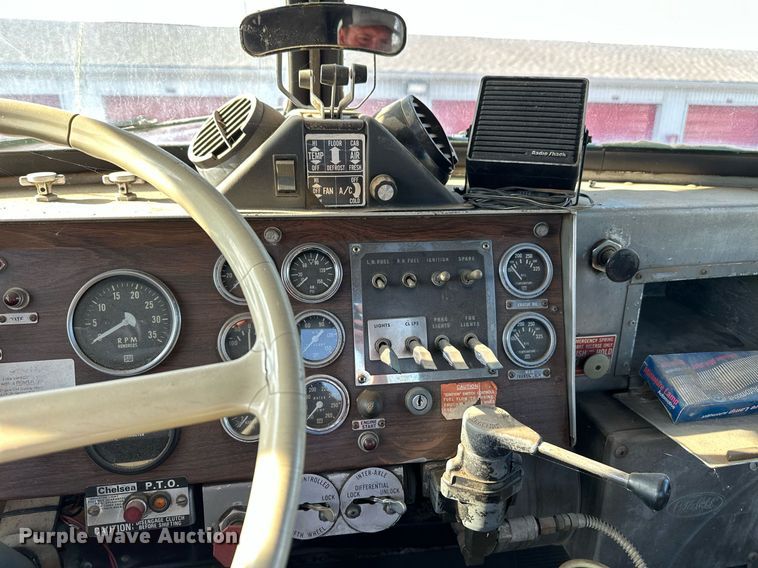 image for item DS7164 1973 Peterbilt 359ST semi truck