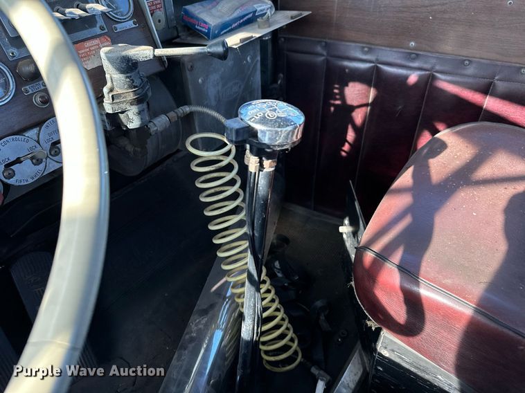 image for item DS7164 1973 Peterbilt 359ST semi truck