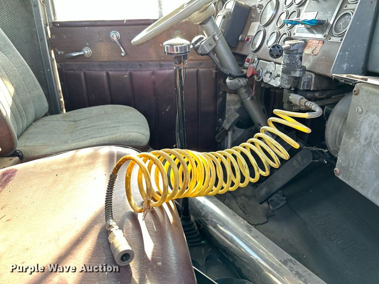 image for item DS7164 1973 Peterbilt 359ST semi truck