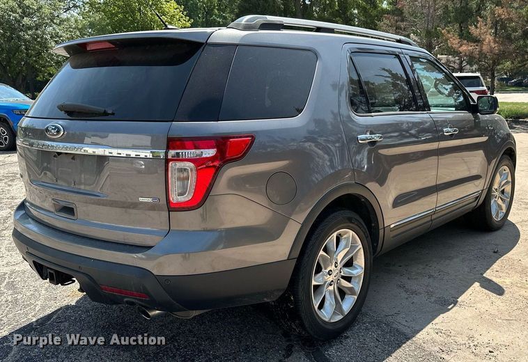 image for item HN9975 2013 Ford Explorer XLT  SUV