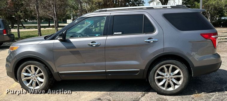 image for item HN9975 2013 Ford Explorer XLT  SUV