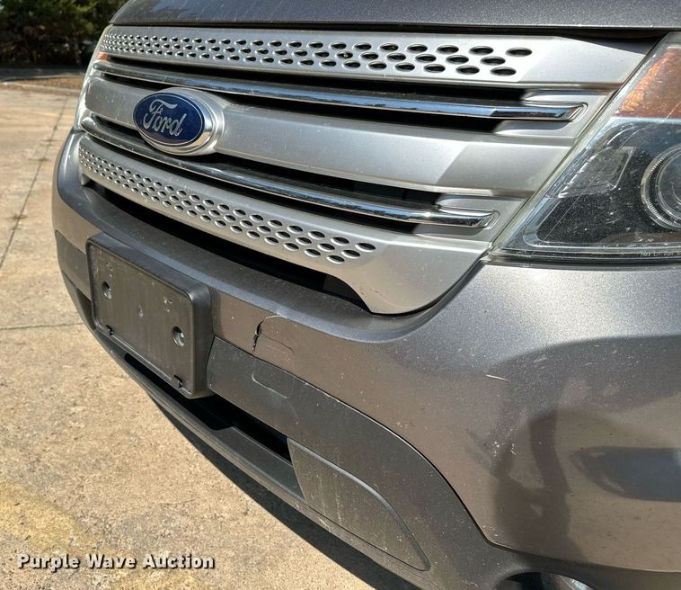 image for item HN9975 2013 Ford Explorer XLT  SUV