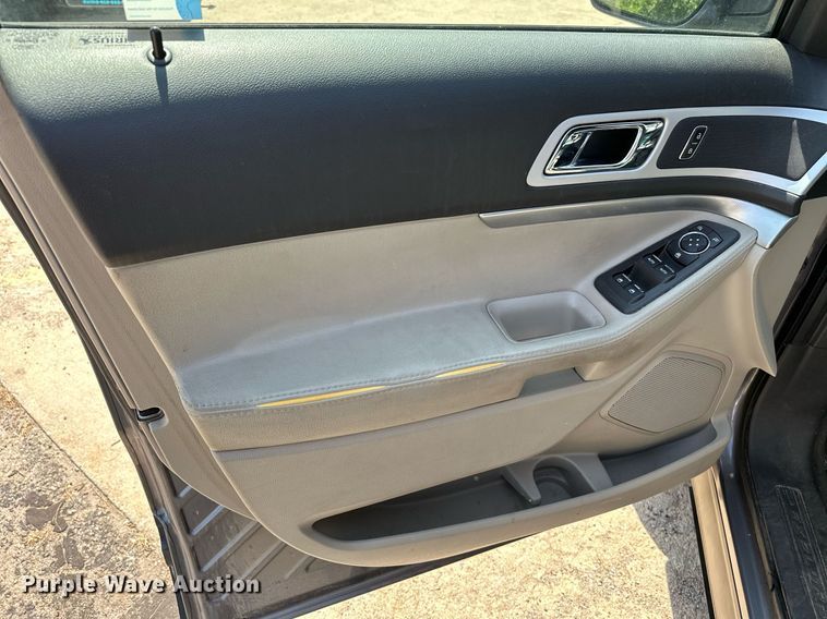 image for item HN9975 2013 Ford Explorer XLT  SUV