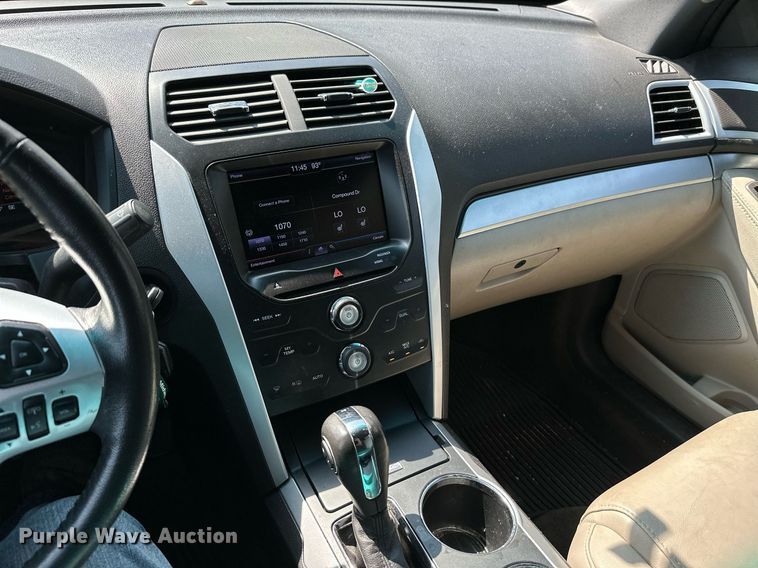 image for item HN9975 2013 Ford Explorer XLT  SUV