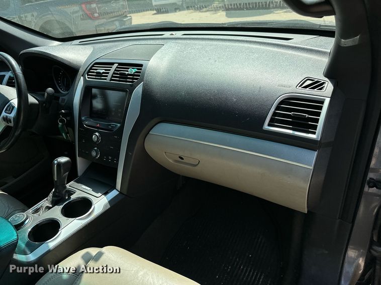 image for item HN9975 2013 Ford Explorer XLT  SUV