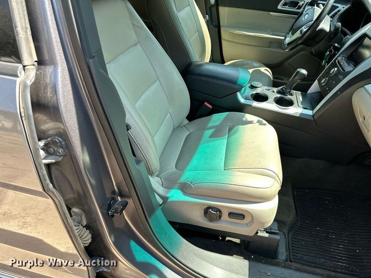 image for item HN9975 2013 Ford Explorer XLT  SUV