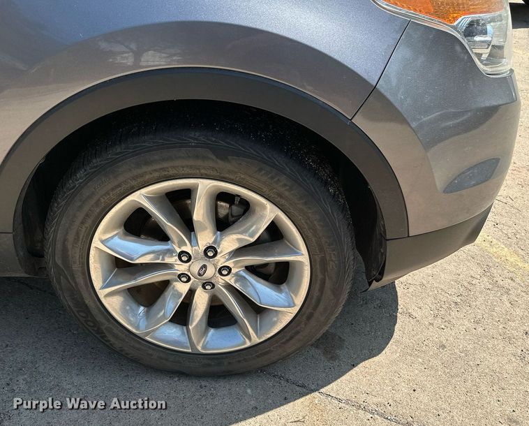 image for item HN9975 2013 Ford Explorer XLT  SUV