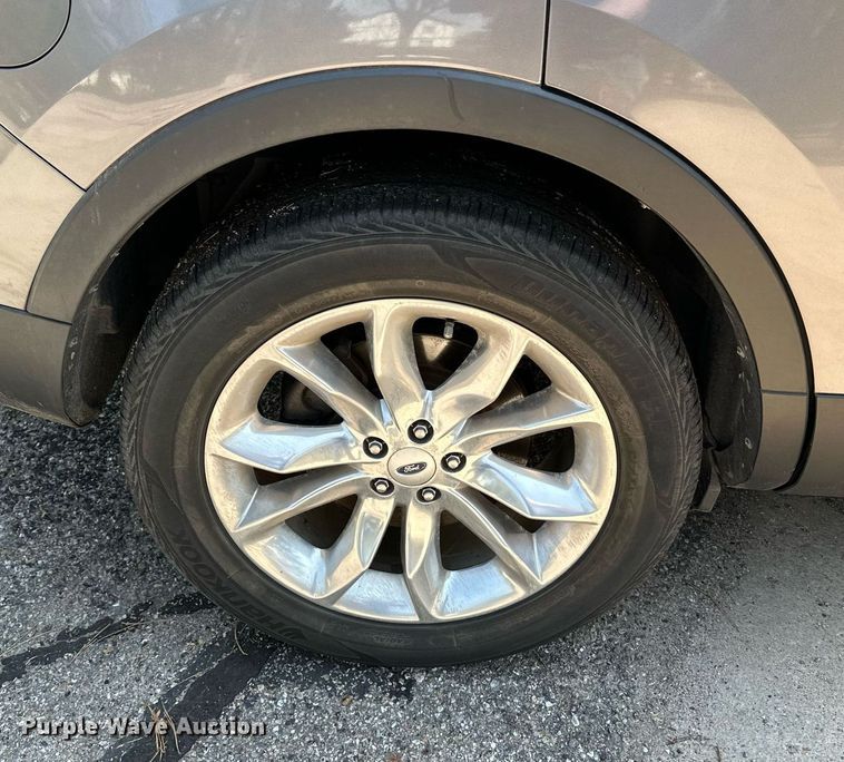 image for item HN9975 2013 Ford Explorer XLT  SUV