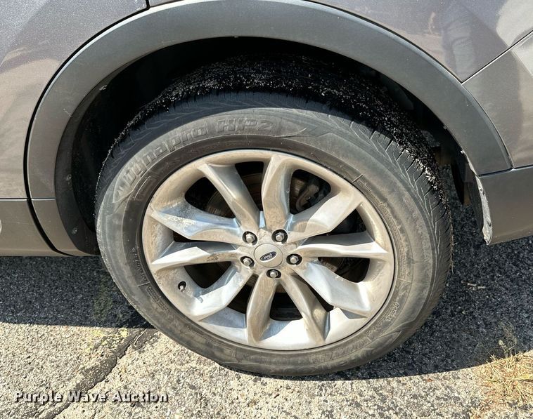 image for item HN9975 2013 Ford Explorer XLT  SUV