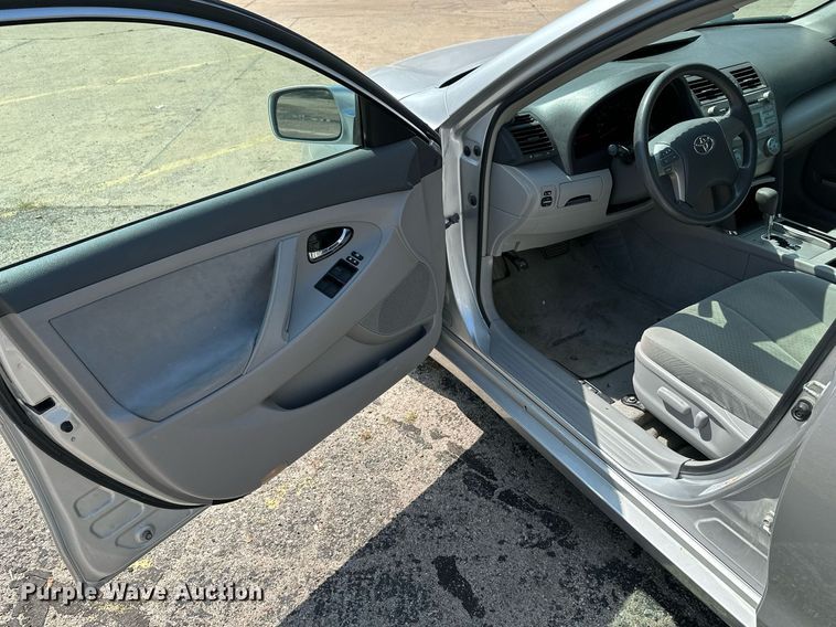 image for item HN9976 2008 Toyota Camry LE