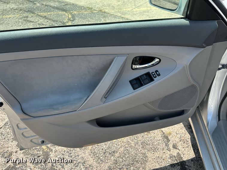 image for item HN9976 2008 Toyota Camry LE