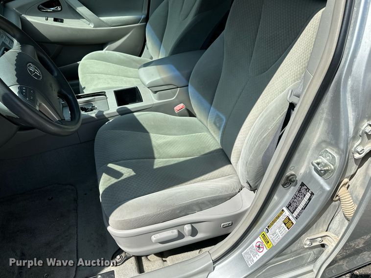 image for item HN9976 2008 Toyota Camry LE