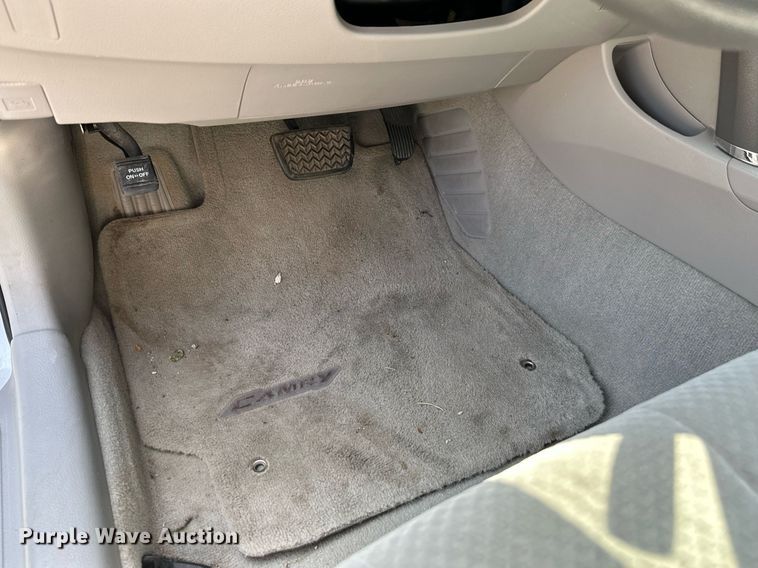 image for item HN9976 2008 Toyota Camry LE