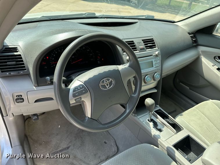 image for item HN9976 2008 Toyota Camry LE