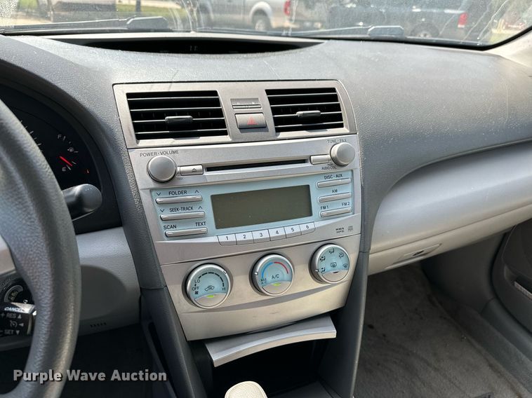 image for item HN9976 2008 Toyota Camry LE