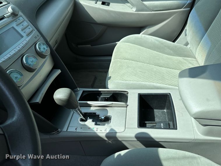 image for item HN9976 2008 Toyota Camry LE