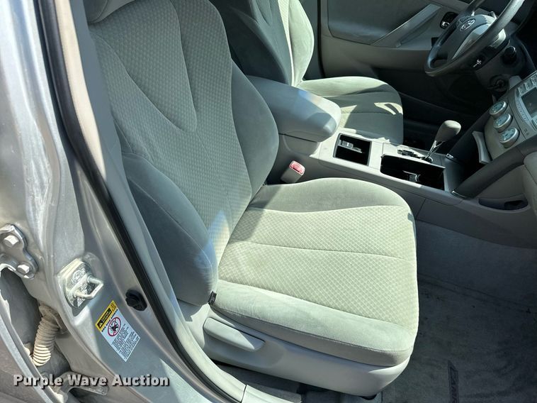 image for item HN9976 2008 Toyota Camry LE