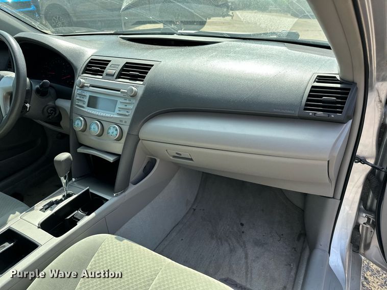 image for item HN9976 2008 Toyota Camry LE