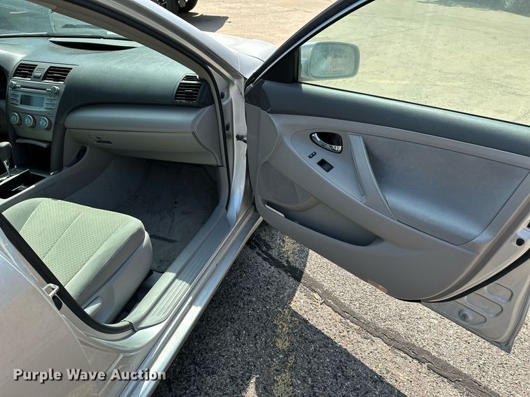 image for item HN9976 2008 Toyota Camry LE