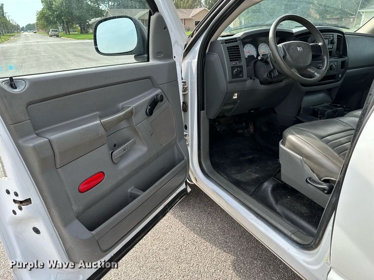 image for item HN9987 2007 Dodge Ram 1500  Quad Cab pickup truck