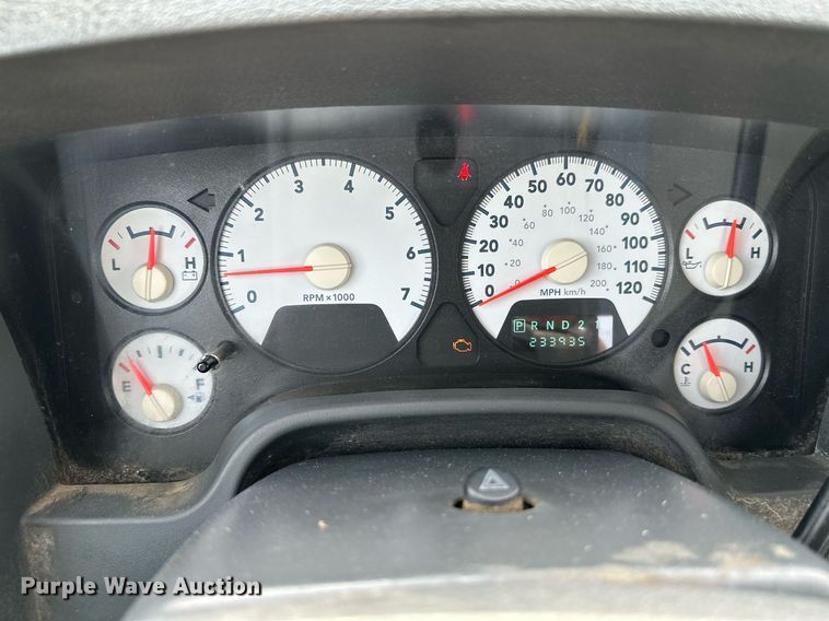 image for item HN9987 2007 Dodge Ram 1500  Quad Cab pickup truck