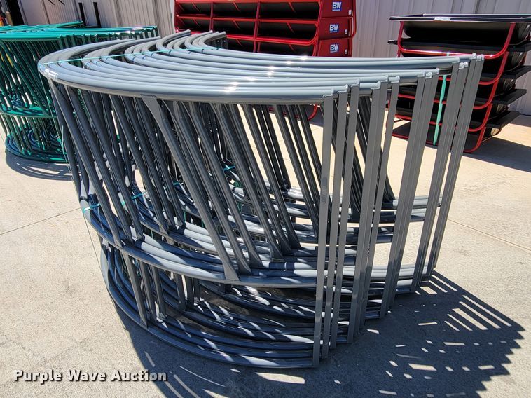 image for item HY9099 (5) B&W PT17019 hay bale feeders